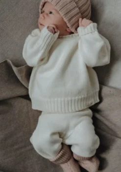 Gestrickte Babyhose zum Mitwachsen puder