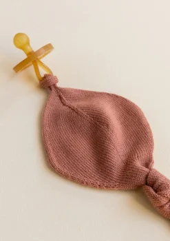 Merino Strick-Schnullertuch 'Titi Comforter' brick
