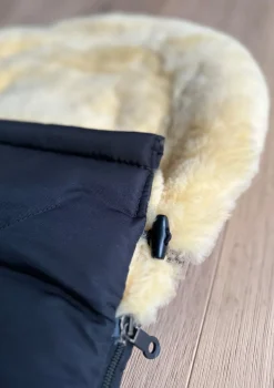 Premium Lammfell-Fußsack für Babywanne & Kinderautositz midnight black