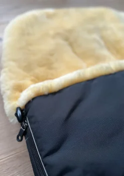 Premium Lammfell-Fußsack midnight black