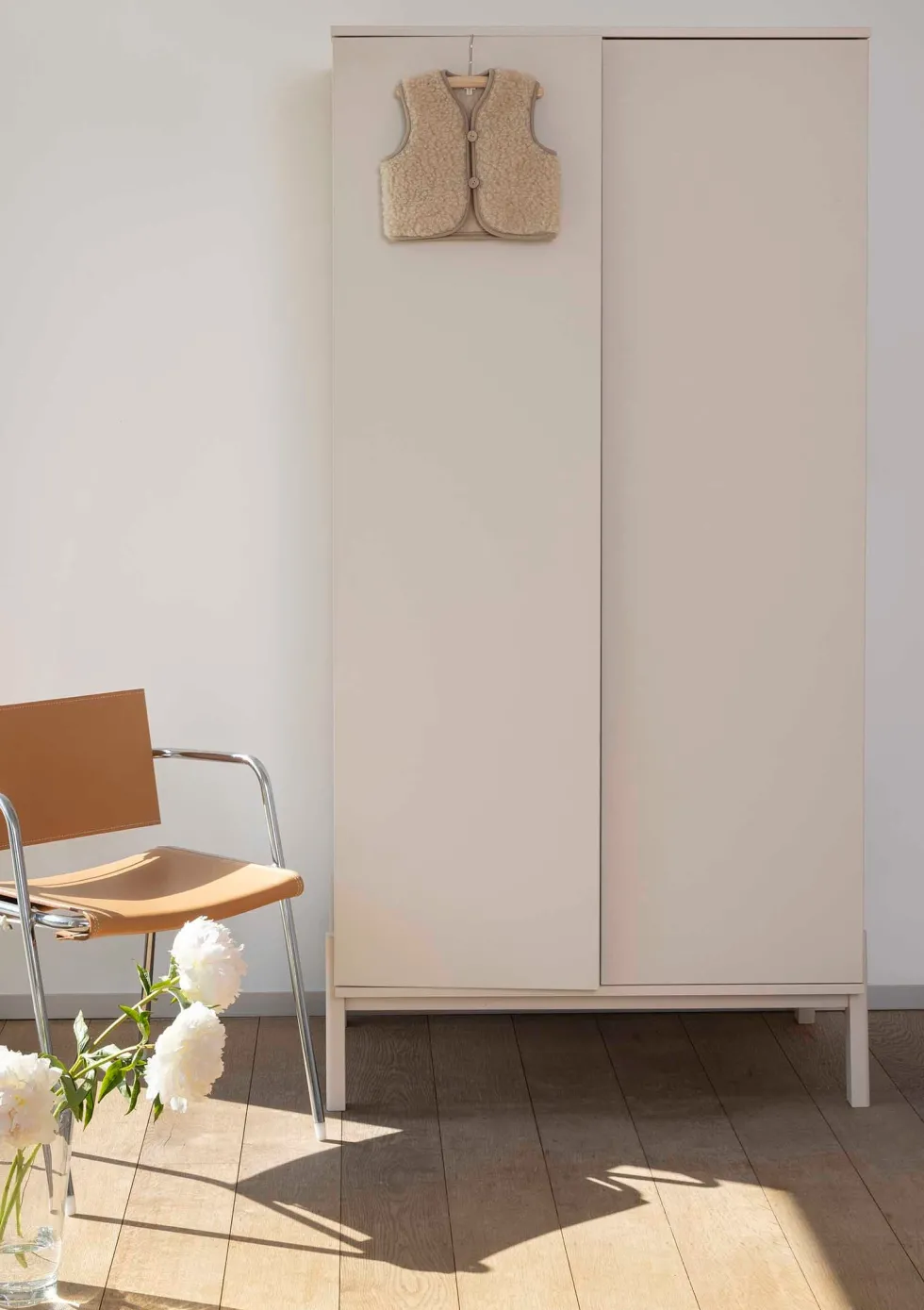 Schrank 'Ashi' Clay